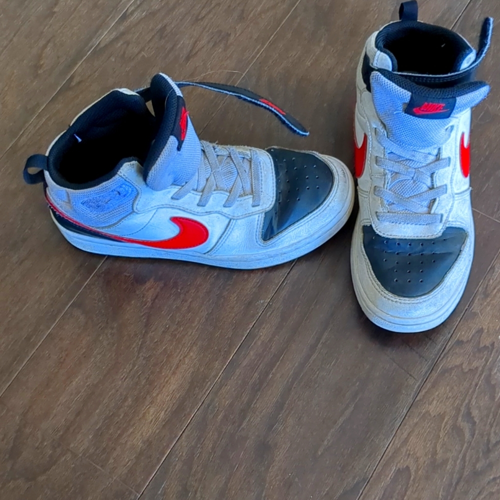 Boys Nikes